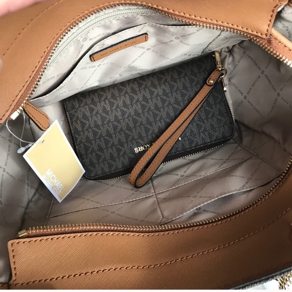 ✅SOLD OUT✅mk chain shoulder Tote set - Picture 7 of 8